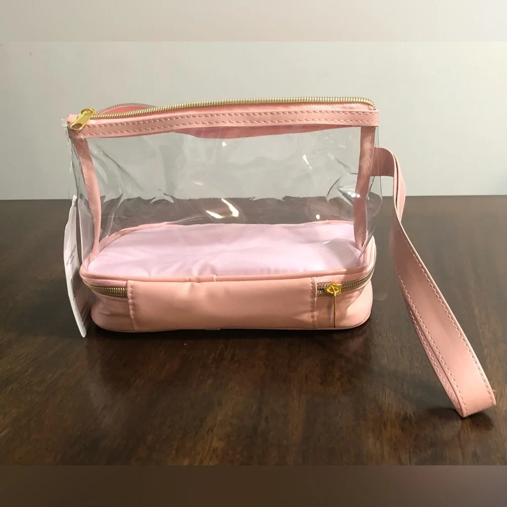 So chic Cosmetics bag  bottom zip inside pockets pink. 6” H X 10” L